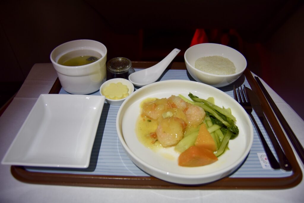 Essen, Geschirr, Platte, Mahlzeit, Teller, Tisch, Serviergeschirr, Kochkunst, Im Haus, Brunch, Küchenutensil, Kulinarik, Zutaten, Abendessen, Küchenutensilien, Schüssel, Mittagessen, À-la-carte-Gerichte, Porzellan, Tafelsilber, Frühstück, weiß, Tasse, Restaurant